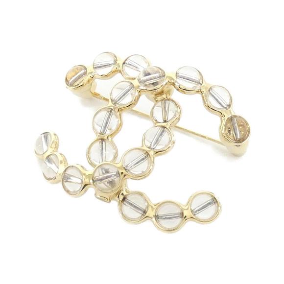 CHANEL Jewelry - CHANEL White Brooch